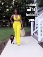 mama a girl behind you